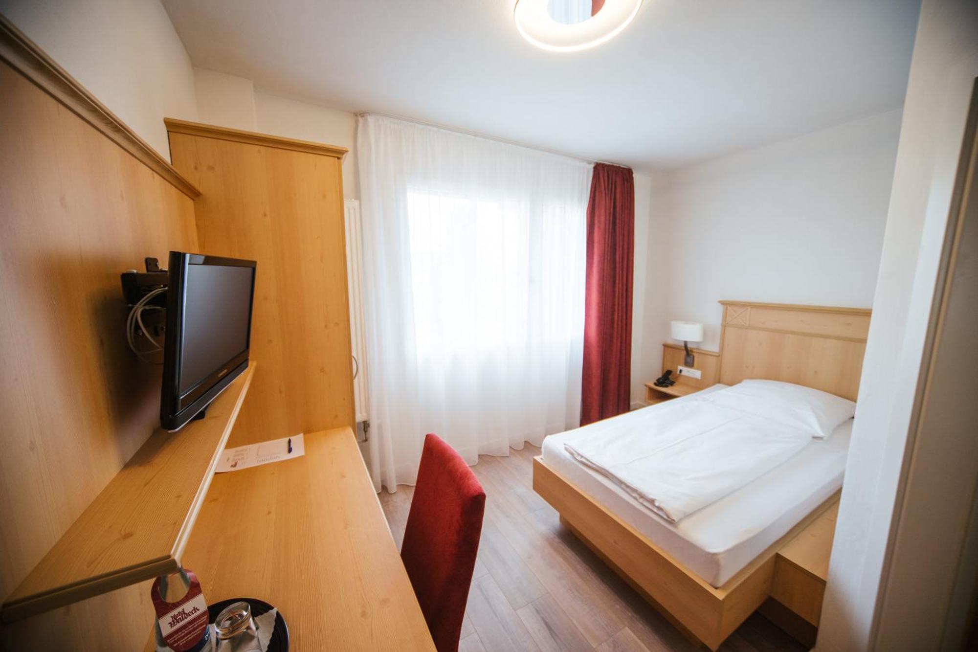 Hotel Waldeck Mit Restaurant "Florian'S" Feldberg  Bilik gambar