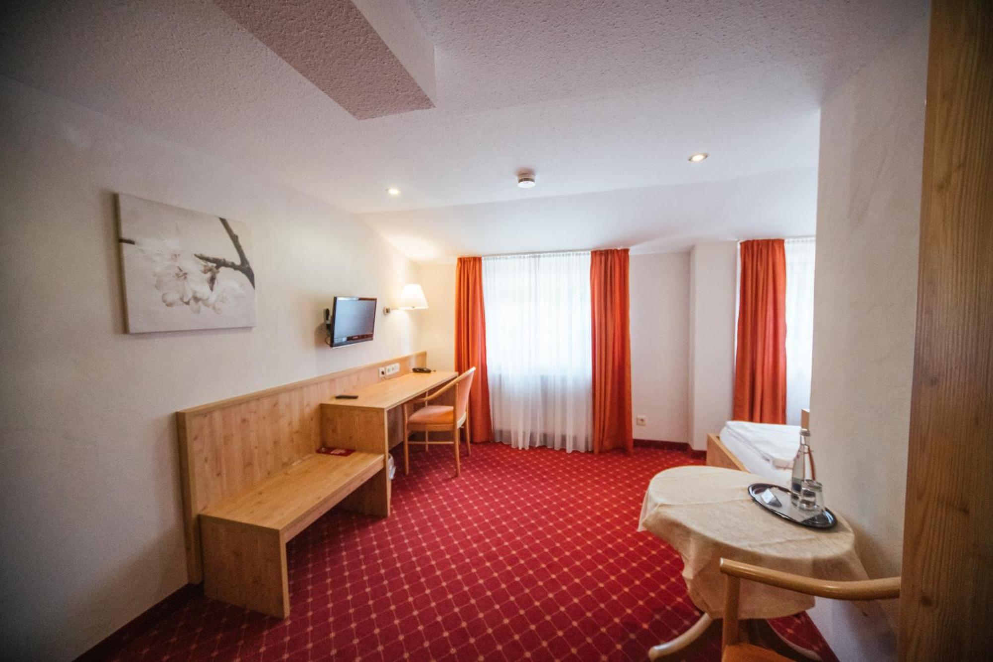 Hotel Waldeck Mit Restaurant "Florian'S" Feldberg  Bilik gambar
